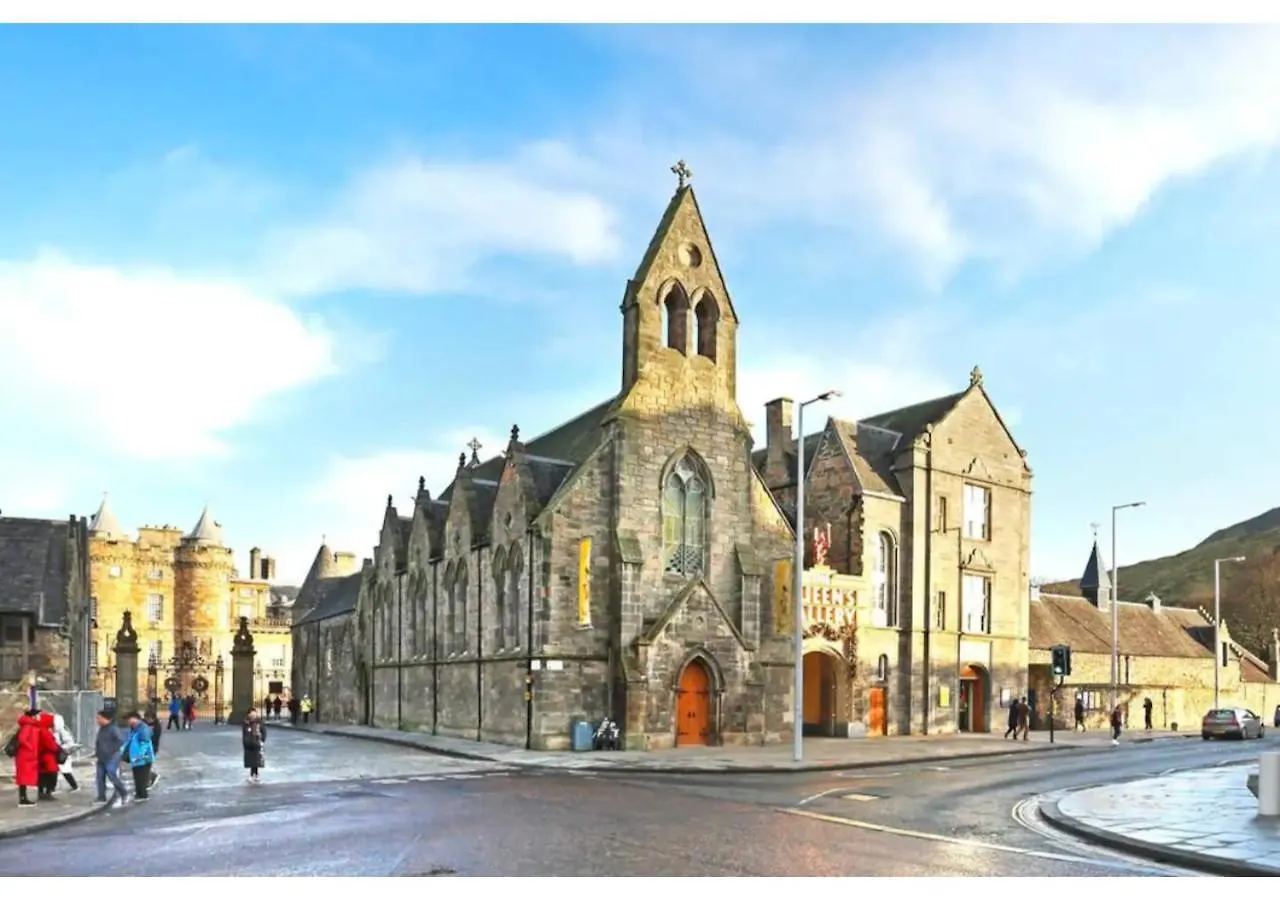 Altido Cosy 2-Bed Apt In The Old Town With Mezzanine Apartment Edinburgh